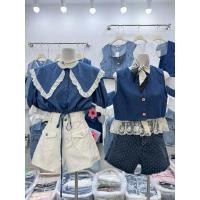 ราคา Artie Jeans ยีนส์/ยีนส์เข้ม เสื้อยีนส์ฟอกเนื้อบาง คอบัวใหญ่ แต่งลูกไม้ รูดเอว (28616180879)