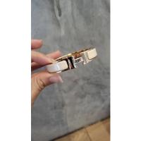 ราคา Hermes Clic Clac PM ( Colour Craie ) ของแท้ 100% (19841016068)