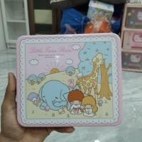 ราคา กล่องเหล็กที่มีสติกเกอร์ลาย Little Twin Stars ซึ่งเป็นตัวละครจากบริษัท Sanrio อยู่ภายใน (41776097568)