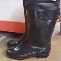 ราคา รองเท้าบูท ตรารถแข่ง สีดำ ของแท้100% (1245170280)