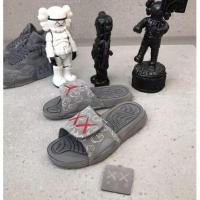 ราคา nike KAWS x Air Jordan 4 Cool Grey graffiti joint cool gray Jordan AJ4 luminous gray suede slippers (25405527885)