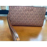 ราคา กระเป๋าสตางค์ใบกลาง MK ใหม่มากกกกกก (20853553800)