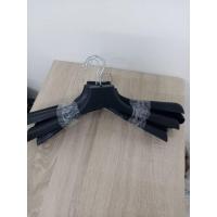 ราคา ไม้แขวนเสื้อ​พลาสติกสีดำ​ มือสอง (2922013871)