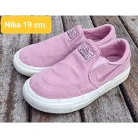 ราคา Used Nike แท้ 100% รองเท้าเด็กมือสอง EU31/ 19 cm. (27351560217)