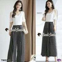 ราคา Set 2 ชิ้น เสื้อเปิดไหล่ลายจุด มาพร้อมกางเกงเอว (1598700320)