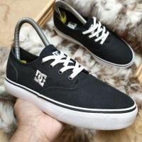 ราคา แท้จ้า DC Shoes Flash 2 Tx Mx Adys300417 Bkw Black White Negr มือสองสภาพดี (12868941744)