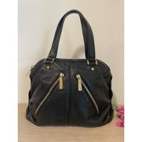 ราคา Michael kors แท้ ทรงทำงาน ฐาน 12 นิ้ว หนังแท้ทั้งใบ หนังสวยสภาพดี อะไหล่มีเฟสบ้างตามการใช้งาน ซับในสะอาด (42861825943)