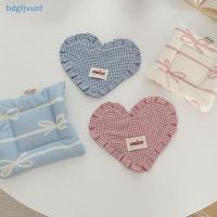 ราคา Bdgf เสื่ออาหารลายสก๊อตรูปหัวใจพร้อมจีบลูกไม้น่ารักแผ่นฉนวนกันความร้อนเสื่อแบบพกพาที่ละเอียดอ่อนชามเสื่อห้องนั่งเล่น ไทย (28129139890)