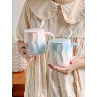 ราคา แก้วกาแฟ แก้วเซรามิค เคลือบด้านล่าง สีถ้วยเซรามิกแก้วพร้อมฝาปิดช้อนที่มีมูลค่าสูงผู้ชายผู้หญิงคู่ถ้วยน้ําครัวเรือนกาแฟอาหารเช้าถ้วย (51950265233)