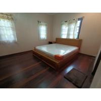 ราคา เตียงไม้สักหัวทรงสี่เหลี่ยมพื้นทึบ 5 และ 6 ฟุต (42052466594)