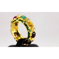 ราคา (R75 ชื่อแบบ มณฑา) : แหวนทรงพิรอดพลอยนพเก้าลงยาสีราชาวดีประดับพลอย "มรกต" (Emerald) (27222443766)