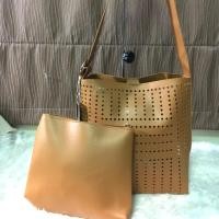 ราคา กระเป๋าแฟชั่น ทรงช้อปปิ้ง หนังฉลุ สีเหลืองมัสตาร์ด (1575488436)