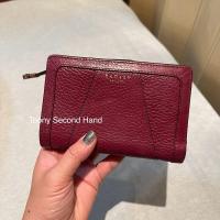 ราคา กระเป๋าสตางค์ Radley London แบบ 2 พับสีแดงของแท้!! มือสอง (25107109222)
