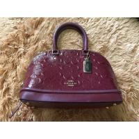 ราคา กระเป๋าcochแท้ 100% สีแดงเลือดนกหนังแก้ว มีสายยาว (19309496309)