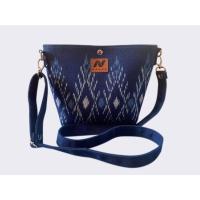 ราคา NAKAE กระเป๋าผ้าฝ้ายสะพายข้างทอมือลายมัดหมี่ย้อมคราม ขนาดกลาง Hand woven cotton Shoulder Bag size M- EP4 EEF กสศ. (22910111260)
