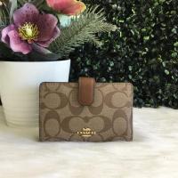 ราคา Coach Medium Corner Zip Wallet In Signature Canvas F23553 IME74 (3110297673)