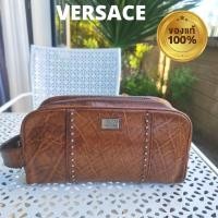 ราคา VERSACE แท้ คลัทช์เวอร์ซาเช่ กระเป๋าคล้องมือหนังแท้ สีน้ำตาล สภาพสวย มีสองช่องการใช้งานมีขอบมุมสึกบ้าง แต่สภาพโดยรวมสวย (14838533923)