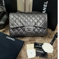 ราคา Chanel Classic Holo 13 แท้% มือ2 Jumbo Dark Gray Single Flap Holo 13 คลาสสิคสีเทาเมทัลลิค แท้%มือสอง (24224033748)