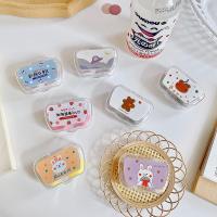 ราคา HomeHuang ตลับคอนแทคเลนส์ สุ่มลาย ตลับใส่คอนแทคเลนส์ กระจกในตัว+ที่คีบและตัวจุ๊บ (20182229435)