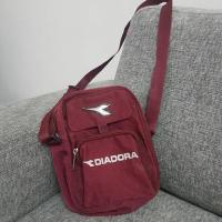 ราคา กระเป๋า diadora สีแดง (2135859431)