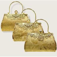 ราคา พร้อมส่ง กระเป๋าถือผู้หญิง กระเป๋าออกงาน กระเป๋าราตรี แบบมีดอกไม้ประดับด้านหน้า ไซส์กลาง แถมสายสะพายข้าง (8663179168)