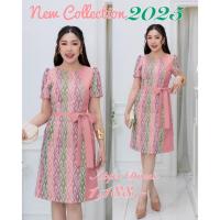 ราคา ไทยรุ้งโอรส ผ้ายทอเครื่องลายริ้งรุ้ง โทนสีโอรส ตีเกร็ดกุ้นด้านหน้า แขนสั้น คอกลม กระโปรงทรงเอ แต่งโบว์แบบสำเร็จรูป (26379608387)