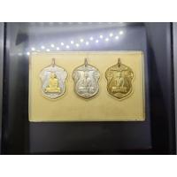 ราคา เหรียญเสมาเจ้าคุณนรฯ เหรียญมงคล ธมฺมวิตกฺโก ชุด 3 องค์(เนื้อเงินหน้าทองคำแท้ อัลปาก้า กาหลั่ยทอง) หลวงปู่โต๊ะ (29437847871)