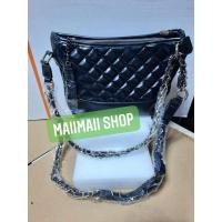 ราคา กระเป๋าหนังสีดำ แบบสะพายข้าง สายโซ่ มือ 1 (20662862976)