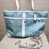 ราคา กระเป๋าสะพายโค้ช​ Coach ของแท้​มือ2 แคนวาส​สีฟ้า​ สภาพดี​ มีสายยาว​ขอบมุมมีทำสีตรงช่วงสีขาว​ ขนาด​ 15นิ้ว​ สูง​ 10.5นิ้ว (3235148969)