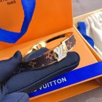 ราคา สร้อยข้อมือLouis Vuitton Hollow LV Logo สายโซ่เหล็กไทเทเนียม กันน้ำได้ (48350600232)