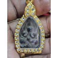 ราคา พระปิดตาหลวงปู่บุญวัดกลางบางแก้วจังหวัดนครปฐม เนื้อผงยาลงรักพร้อมกรอบทองไมครอนแท้ (25493545638)