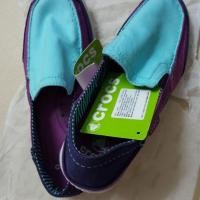 ราคา รองเท้าผู้หญิง Crocs ของแท้ 100% (229994384)