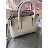 ราคา กระเป๋าสะพาย งานช็อป Charles & Keith สีขาวครีม มือสองพร้อมถุงผ้า ราคา 1,000บาท (8469817437)