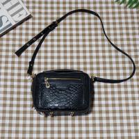 ราคา กระเป๋าหนัง PU หนังดี สีดำแต่งลายหนังงู (21042117992)