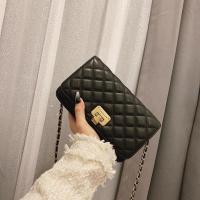 ราคา (มีให้เลือก 3 สี) กระเป๋าผู้หญิง Charles and Keith – Charles and Keith Quilted Flip-Lock Clutch CK2-70160082-2 ขนาด 12.5x5x20.5ซม (42208826259)