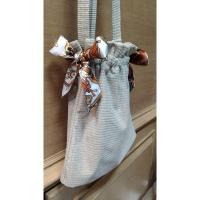 ราคา กระเป๋าสะพายผ้าลูกฟูก เนื้อดี ปรับสายได้ ขนาด 10" x 10" งานไทย (24673663673)