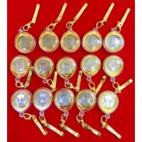 ราคา ❍¤℗เหรียญครุฑ 1 บาท ปี 2517 ผ่านใช้น้อย บรรจุกรอบอะคริลิคใสลวดลายสีทอง พร้อมแหนบก้ามปู สีทอง (แบบบรรจุ เหรียญ) (6690053918)