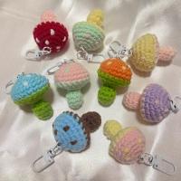 ราคา พวงกุญแจไหมพรมน้องเห็ด มีให้เลือกหลายสี (รอถักประมาณ 3-15 วัน) พวงกุญแจถัก งานแฮนด์เมด (29371361982)
