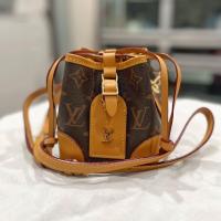 ราคา กระเป๋าทรงขนมจีบมินิหลุยส์ (18267297967)