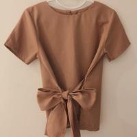 ราคา เสื้อครอปสีอิฐผูกโบว์ที่เอว แนววินเทจ (7038216890)