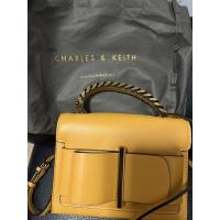 ราคา กระเป๋าcharles&keith สีเหลืองมัสตาร์ดสะพายข้าง (12171543091)