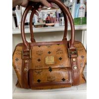 ราคา กระเป๋า MCM ทรงหมอน ขนาด 10 นิ้ว ของแท้ (มือสอง) สภาพดี (8822305637)
