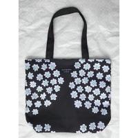 ราคา Clinique Marimekko Cosmetic Makeup Bag Tote Black White Flowers New! ของแท้% (1248018431)