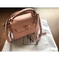 ราคา กระเป๋า LYN แท้ มือสอง !!มีตำหนิ (4217941912)