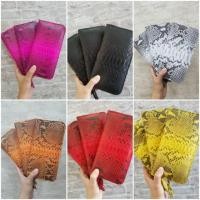 ราคา กระเป๋าสตางค์ผู้หญิง / กระเป๋าสตางค์หนังงูแท้ / กระเป๋าสตางค์พัดลมหนังงู 20 ซม (18200087534)