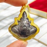 ราคา จี้ห้อยคอ พระราหูอมจันทร์ เนื้อเงินเก่า เลี่ยมกรอบทองไมครอน เสริมการเงินการงานโชคลาภ (28910883072)