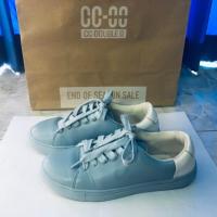 ราคา Used รองเท้า CC DOUBLE O ของแท้ ใช้เองประมาณ 2-3 ครั้ง สีทูโทน ฟ้า-ขาว (2232837856)