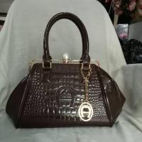 ราคา AIGNER กระเป๋าปาร์ตี้นักบินสวยๆ (5686284092)