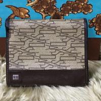 ราคา มีตำหนิ กระเป๋าสตางค์ผู้ชายหนังแคนวาส 2 พับ แบรนด์แท้ Daks London #มือ2 (1892511256)