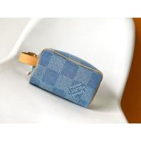 ราคา LOUIS VUITTON Dopp Kit LOCKER กระเป๋าเครื่องสำอางแคนวาสคอตตอนและหนังวัวสำหรับผู้ชาย N40753 643 (26383656146)